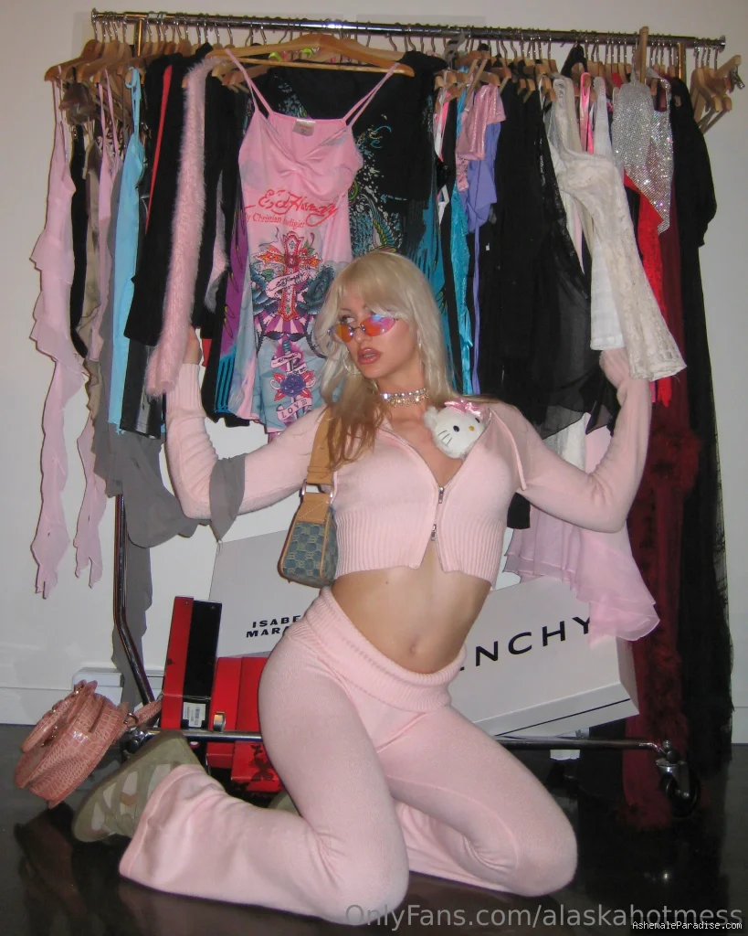 Goddess Alaska — Goddess Alaska — 12 fotos — Watch Goddess Alaska Onlyfans pictures with an emphasis on tranny