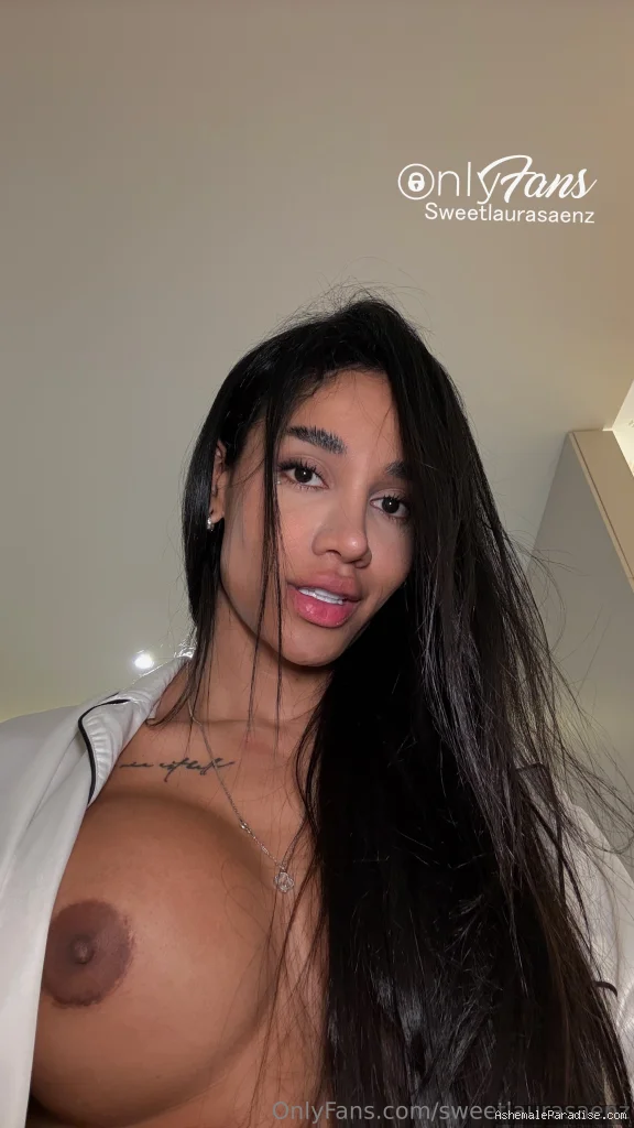 Laura Saenz — Laura Saenz — 12 fotos — Watch Laura Saenz Onlyfans pictures 6 with an emphasis on tranny