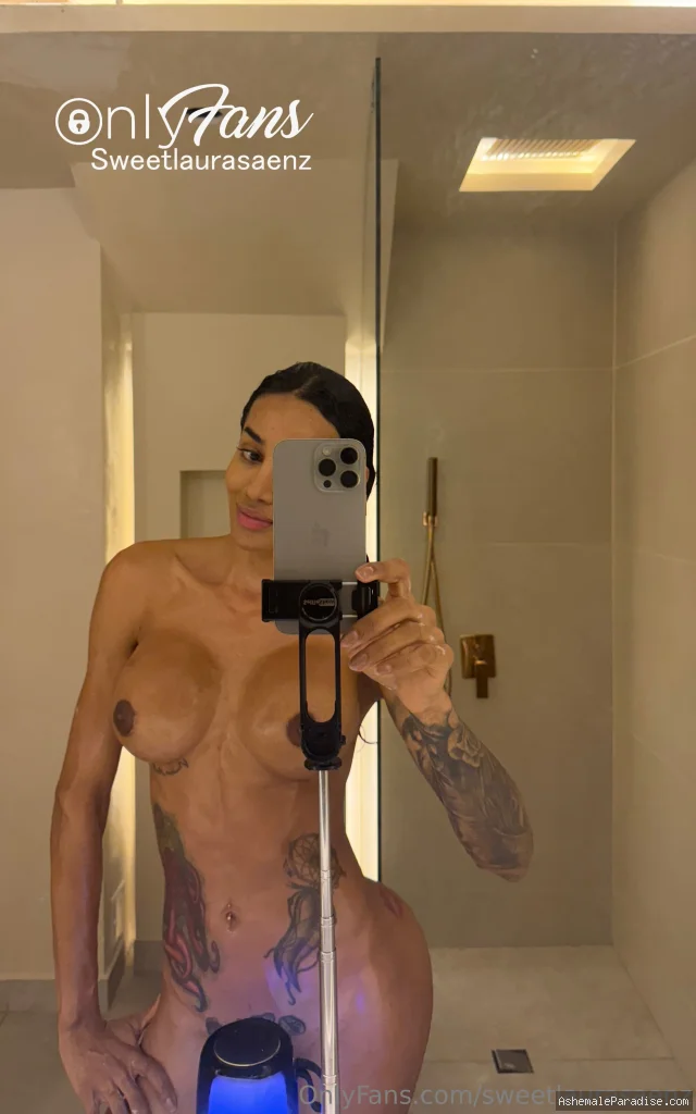 Laura Saenz — Laura Saenz — 12 fotos — Watch Laura Saenz Onlyfans pictures 6 with an emphasis on tranny