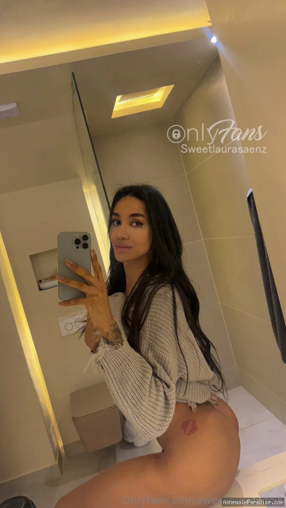 Laura Saenz — Laura Saenz — 12 fotos — Watch Laura Saenz Onlyfans pictures 6 with an emphasis on tranny