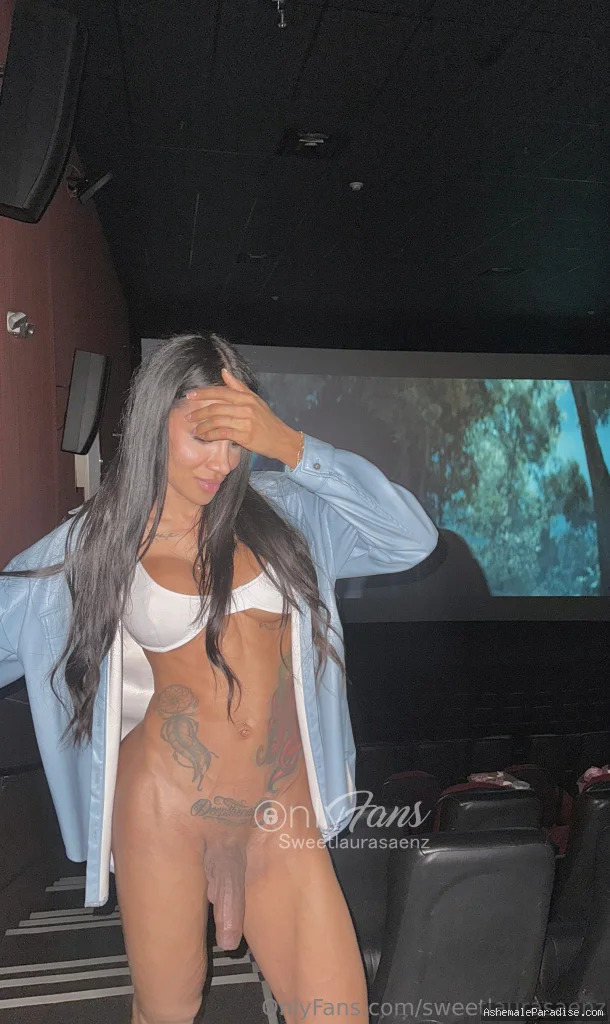 Laura Saenz — Laura Saenz — 12 fotos — Watch Laura Saenz Onlyfans pictures 7 with an emphasis on tranny