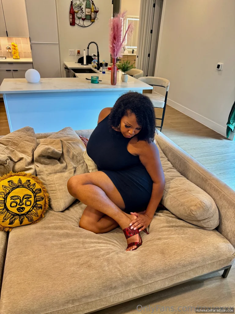 roxiexxx — roxiexxx — 12 fotos — Watch Roxiexxx Onlyfans pictures 3 with an emphasis on tranny