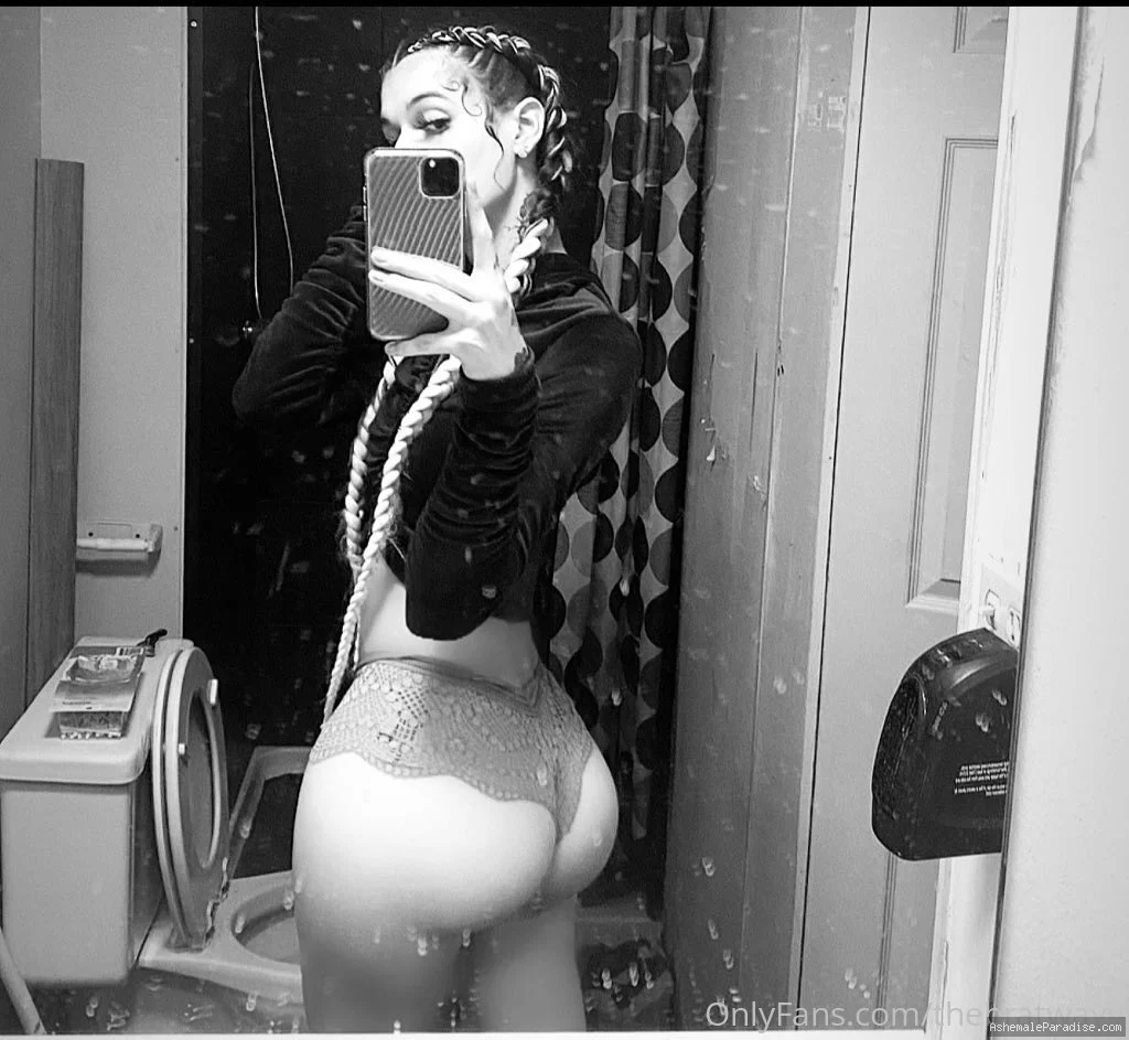 thebratwayy — thebratwayy — 12 fotos — Watch TheBratWayy Onlyfans pictures with an emphasis on tranny