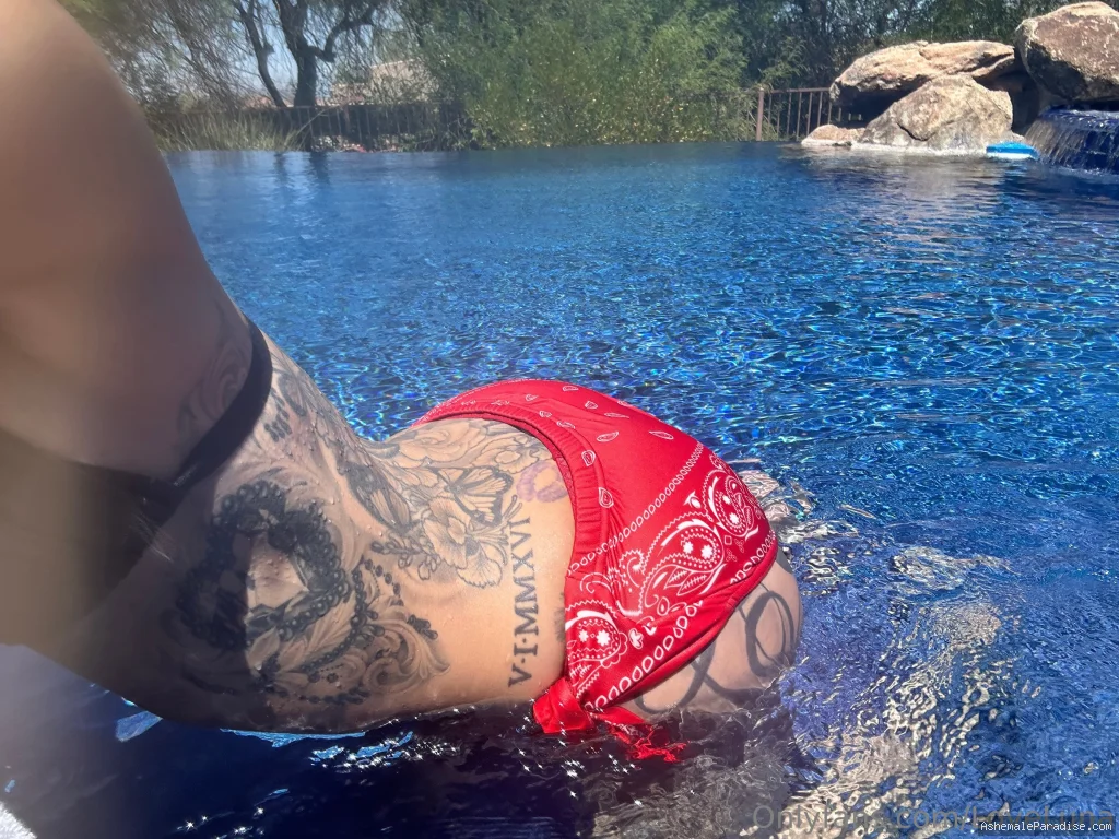 Luna Love — Luna Love — 4 fotos — Watch Luna Love Onlyfans pictures 2 with an emphasis on tranny