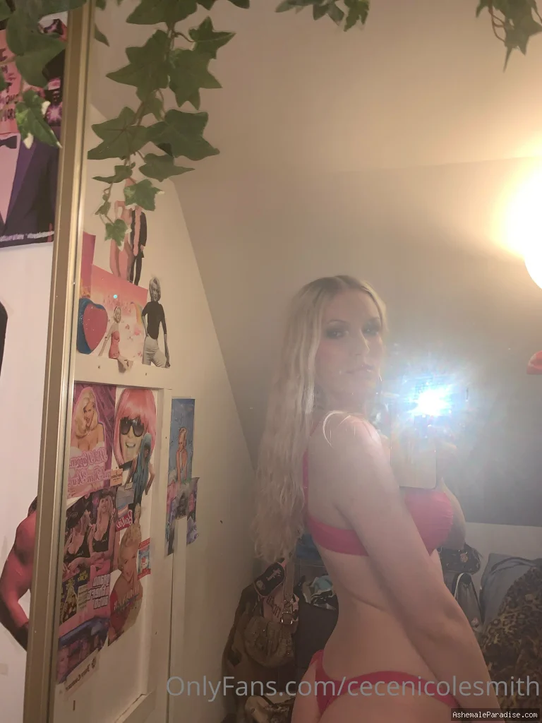 Cece Nicole Smith — Cece Nicole Smith — 12 fotos — Watch Cece Nicole Smith Onlyfans pictures with an emphasis on tranny
