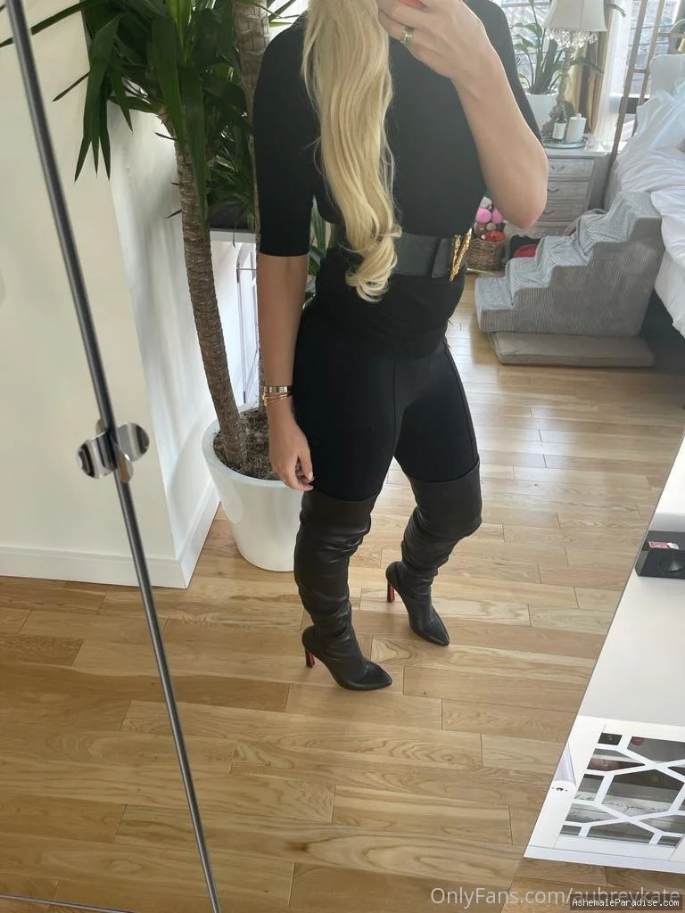 Aubrey Kate — Aubrey Kate — 12 fotos — Watch Aubrey Kate Onlyfans pictures with an emphasis on tranny