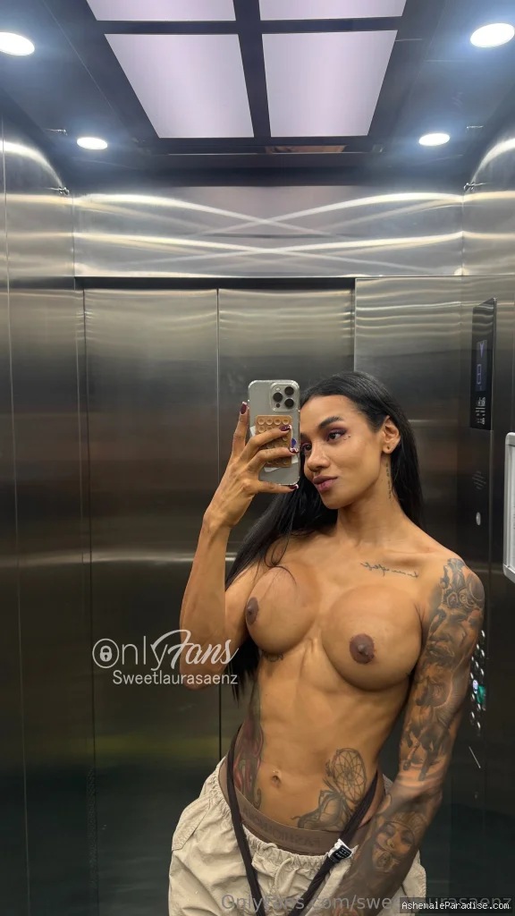 Laura Saenz — Laura Saenz — 12 fotos — Watch Laura Saenz Onlyfans pictures 9 with an emphasis on tranny