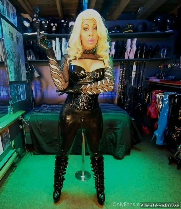 Viper — Viper — 12 fotos — Watch Ts Viper Onlyfans pictures with an emphasis on tranny