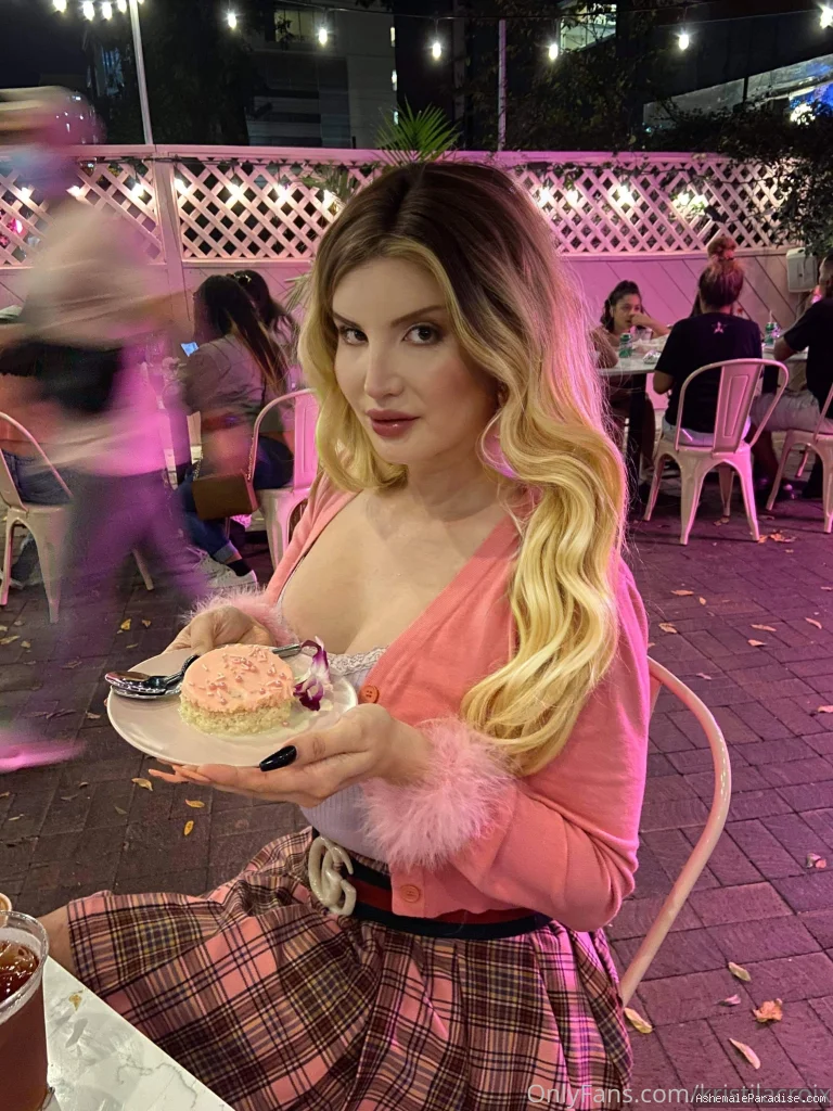 Kristi Lacroix — Kristi Lacroix — 12 fotos — Watch Kristi Lacroix Onlyfans pictures with an emphasis on tranny