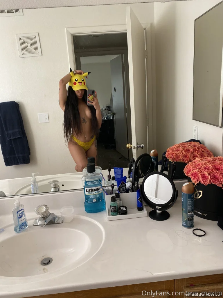 Eva Maxim — Eva Maxim — 12 fotos — Watch Eva Maxim Onlyfans pictures with an emphasis on tranny