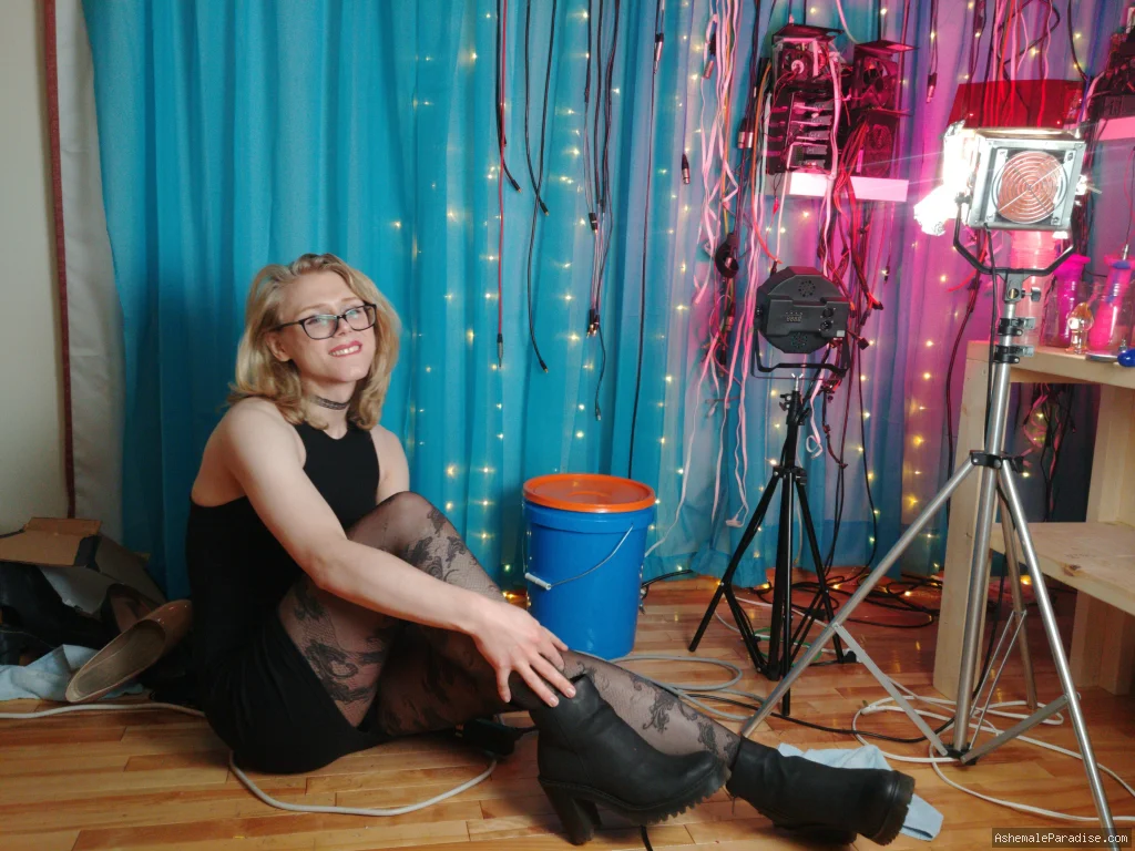 Julia Jane — Julia Jane — 12 fotos — Watch Julia Jane Onlyfans pictures with an emphasis on tranny