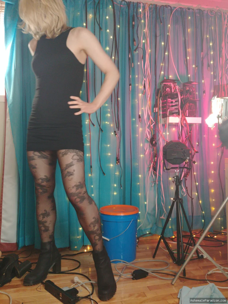 Julia Jane — Julia Jane — 12 fotos — Watch Julia Jane Onlyfans pictures with an emphasis on tranny