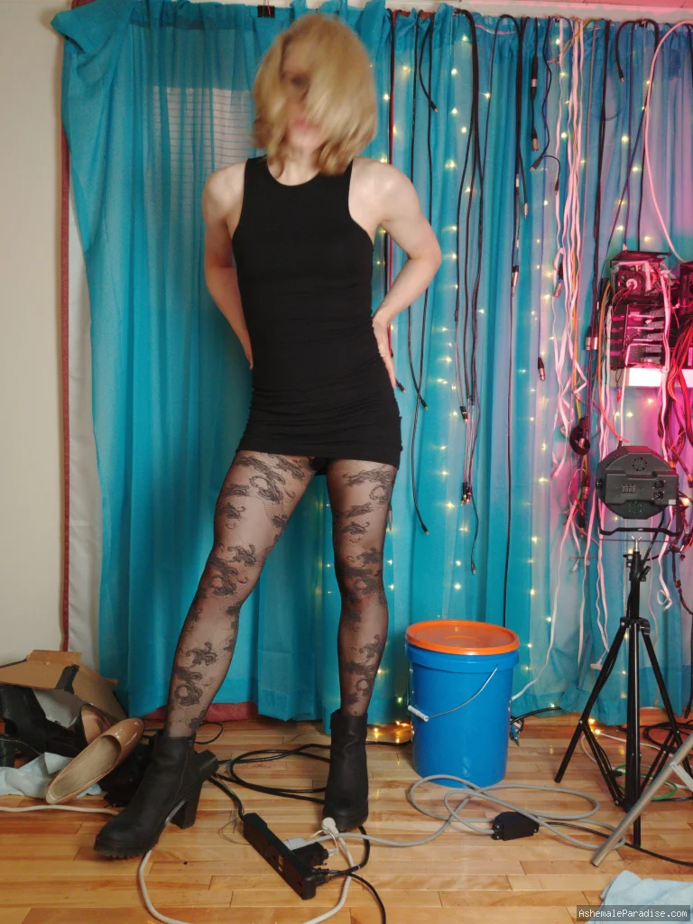 Julia Jane — Julia Jane — 12 fotos — Watch Julia Jane Onlyfans pictures with an emphasis on tranny
