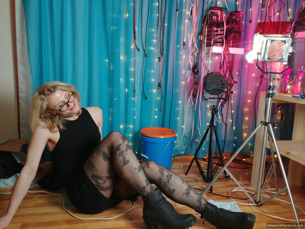 Julia Jane — Julia Jane — 12 fotos — Watch Julia Jane Onlyfans pictures with an emphasis on tranny