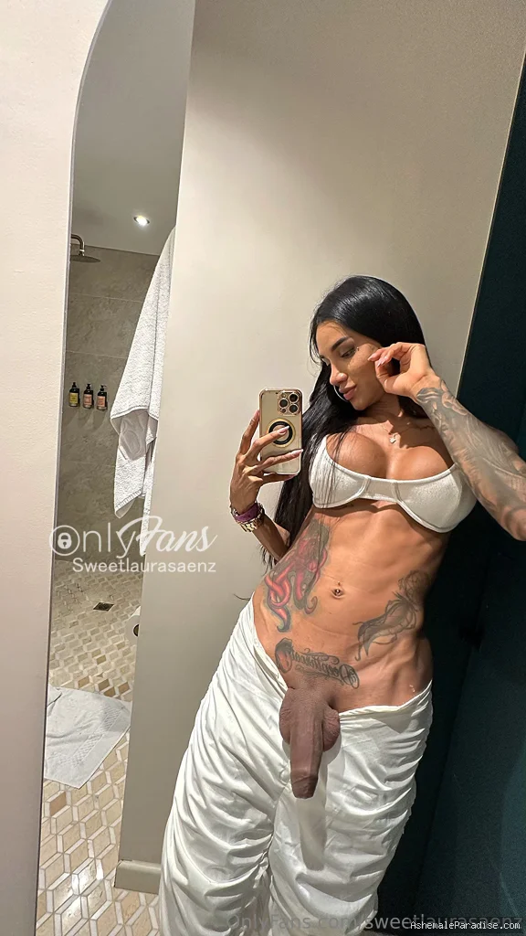 Laura Saenz — Laura Saenz — 12 fotos — Watch Laura Saenz Onlyfans pictures 2 with an emphasis on tranny