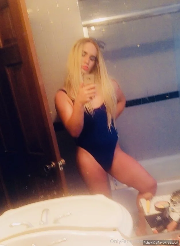 Brenna Knight — Brenna Knight — 12 fotos — Watch Brenna Knight Onlyfans pictures with an emphasis on tranny