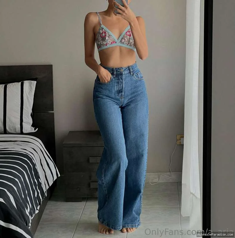 Aariah James — Aariah James — 33 fotos — OnlyFans Photos