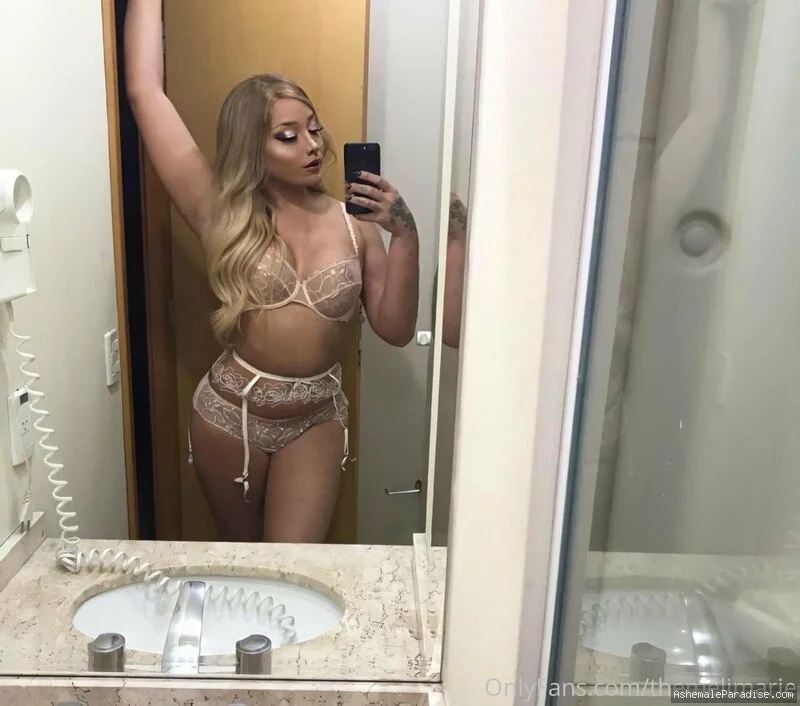 amissmarie — amissmarie — 9 fotos — OnlyFans Photos