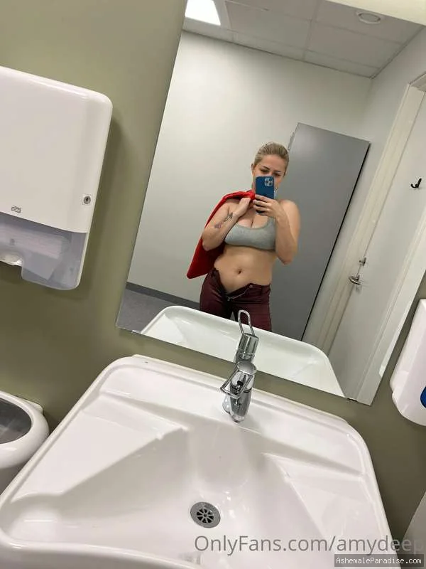 Amy Deep — Amy Deep — 19 fotos — OnlyFans Photos