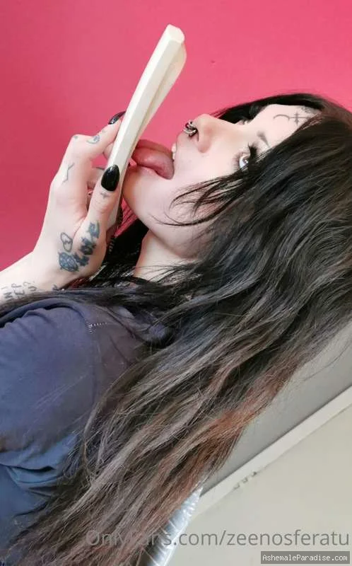 Amy Nosferatu — Amy Nosferatu — 2 fotos — OnlyFans Photos