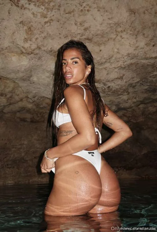 Anitta Fontana — Anitta Fontana — 33 fotos — OnlyFans Photos