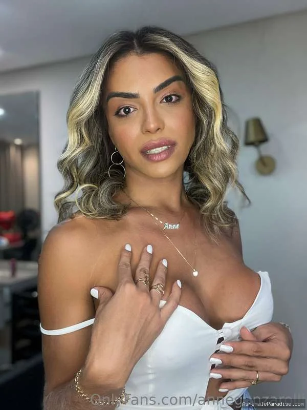 Anne Ganzarolli — Anne Ganzarolli — 33 fotos — OnlyFans Photos