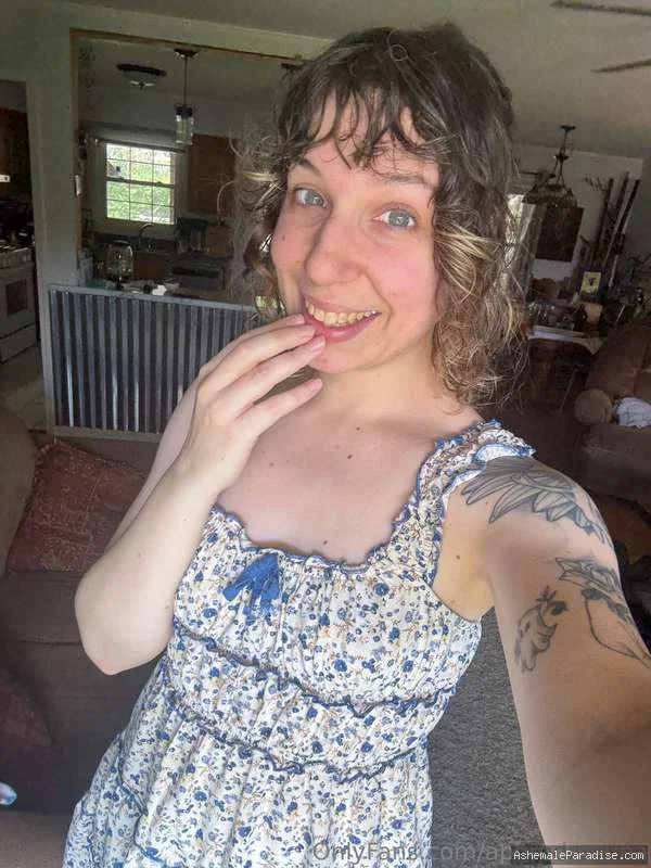 Aphrodite L — Aphrodite L — 9 fotos — OnlyFans Photos