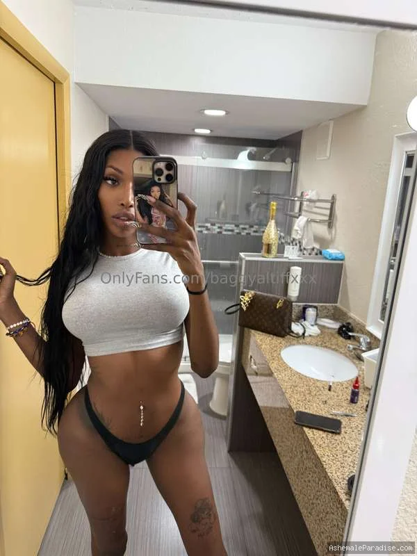 baggyaltiff — baggyaltiff — 2 fotos — OnlyFans Photos