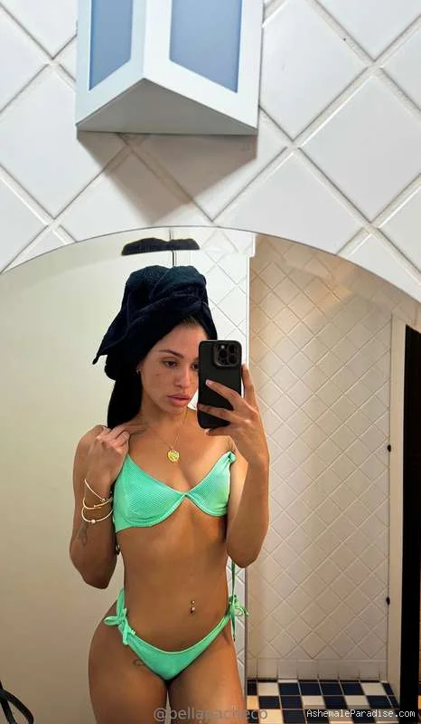Bella Pacheco — Bella Pacheco — 29 fotos — OnlyFans Photos