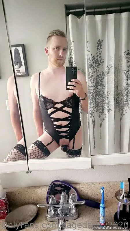 Caged sissy — Caged sissy — 33 fotos — OnlyFans Photos