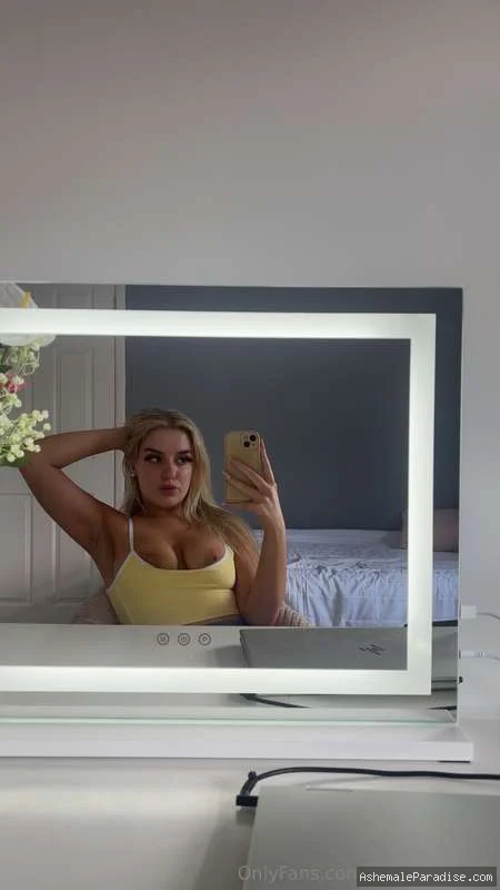 Coco T — Coco T — 14 fotos — OnlyFans Photos