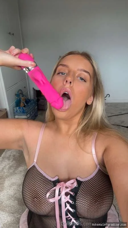 Coco T — Coco T — 14 fotos — OnlyFans Photos