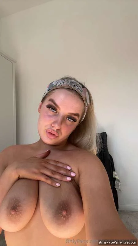 Coco T — Coco T — 14 fotos — OnlyFans Photos