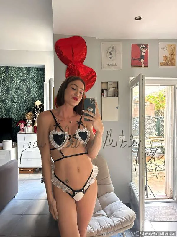 Coco Valentin — Coco Valentin — 35 fotos — OnlyFans Photos