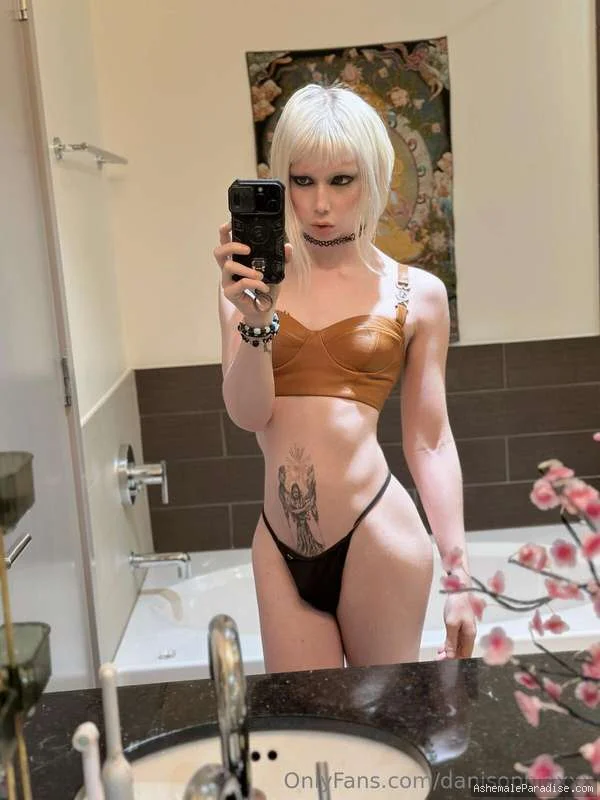 Dani Sophia — Dani Sophia — 34 fotos — OnlyFans Photos