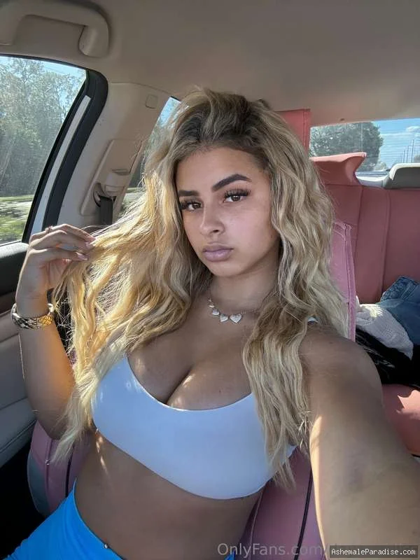 Dayana — Dayana — 22 fotos — OnlyFans Photos