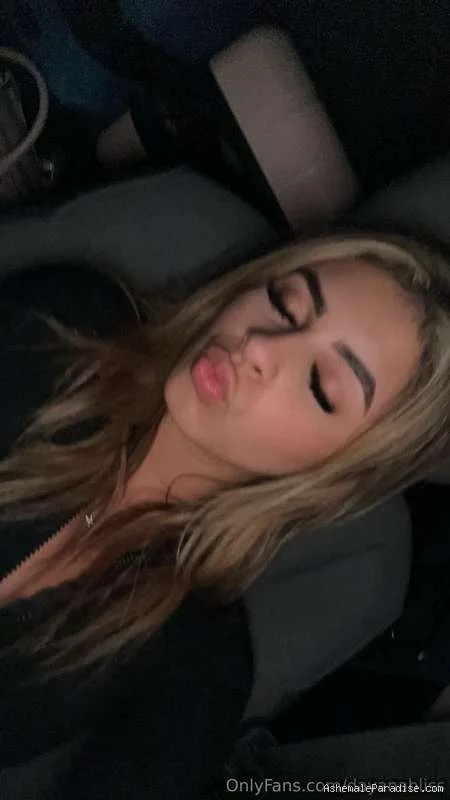 Dayana — Dayana — 22 fotos — OnlyFans Photos