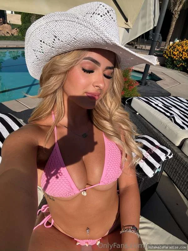 Dayana — Dayana — 22 fotos — OnlyFans Photos