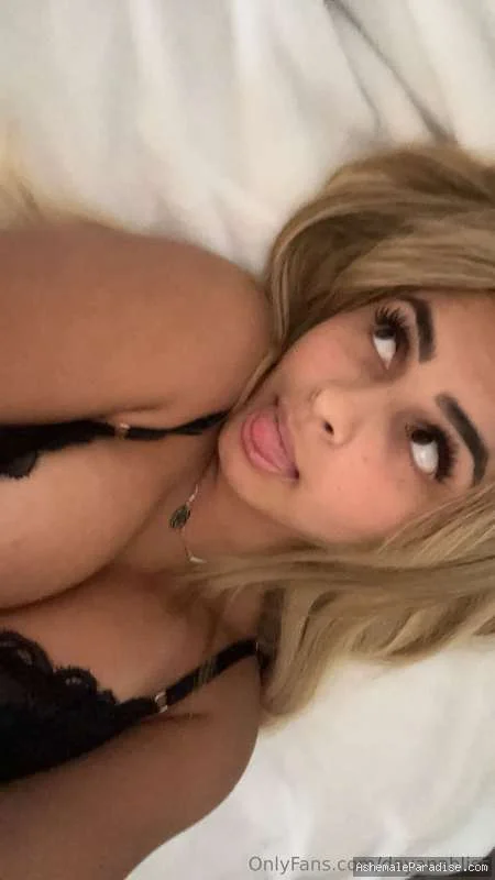 Dayana — Dayana — 22 fotos — OnlyFans Photos