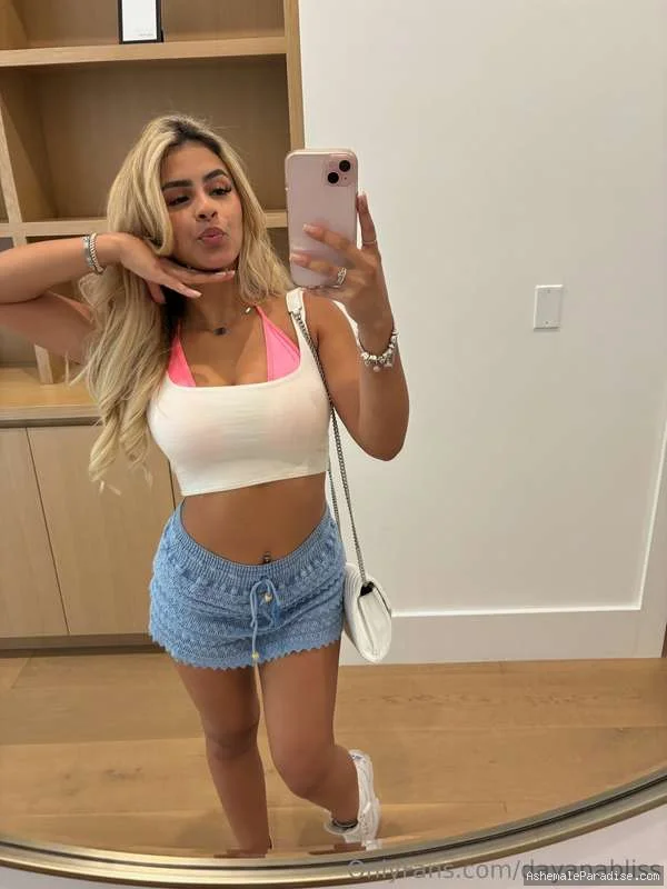 Dayana — Dayana — 22 fotos — OnlyFans Photos