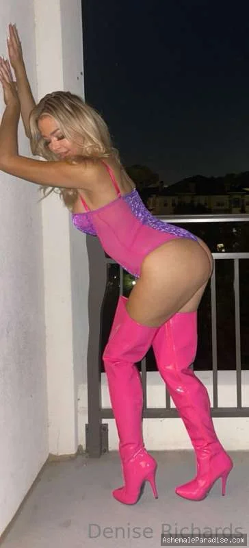 Denise — Denise — 17 fotos — OnlyFans Photos