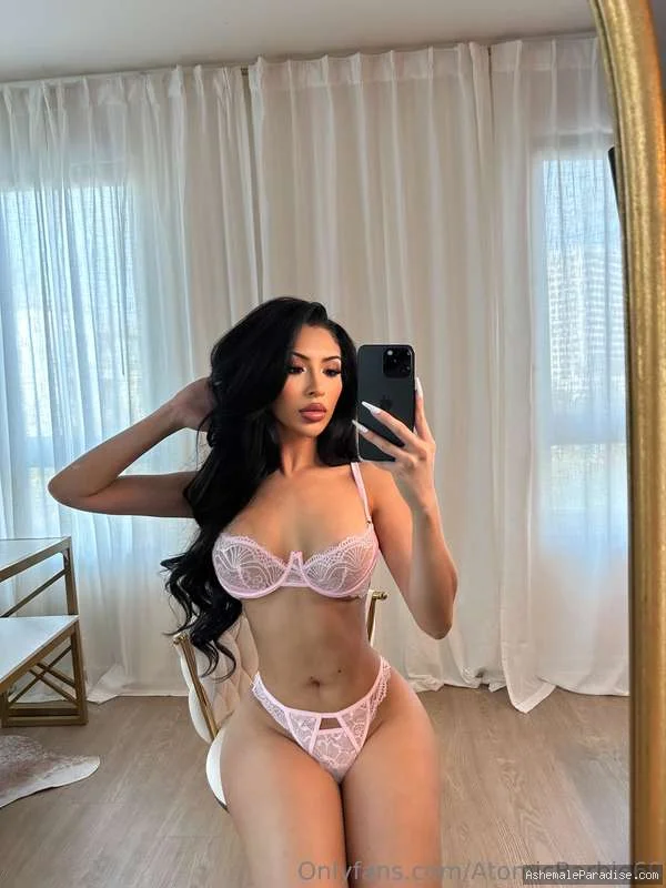 Elena Genevinne — Elena Genevinne — 16 fotos — OnlyFans Photos