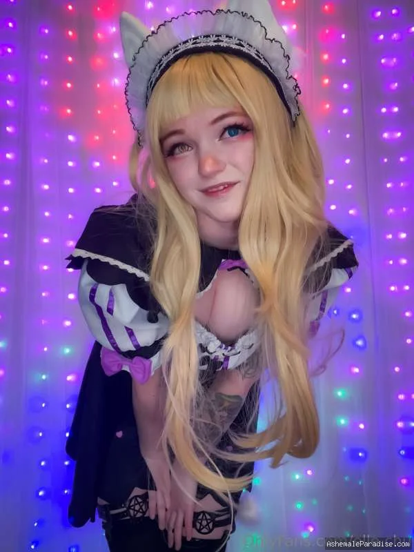 Elle C — 66 fotos