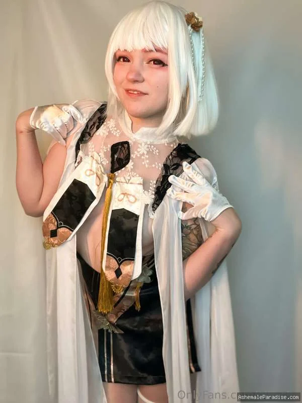 Elle C — 66 fotos