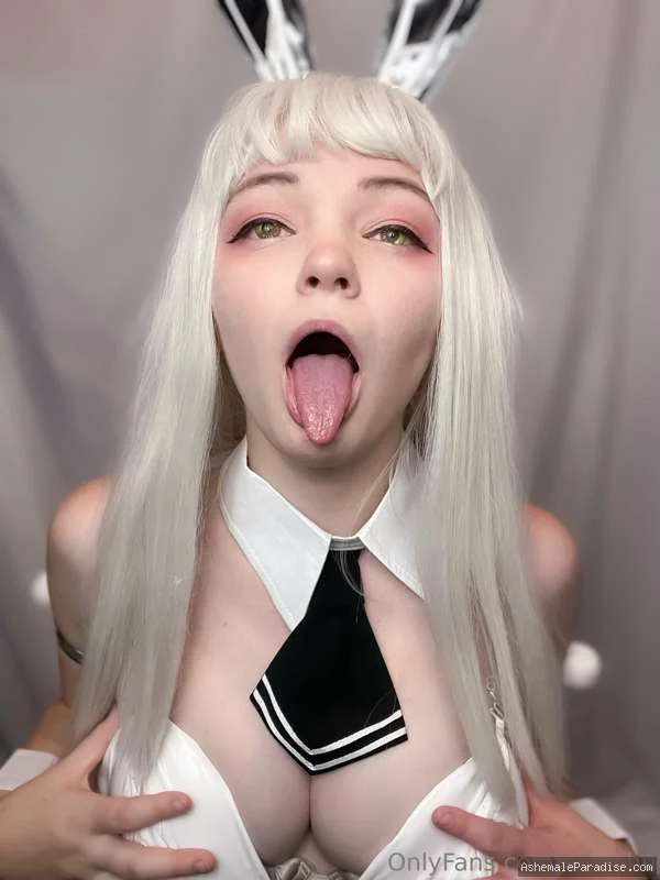 Elle C — 66 fotos