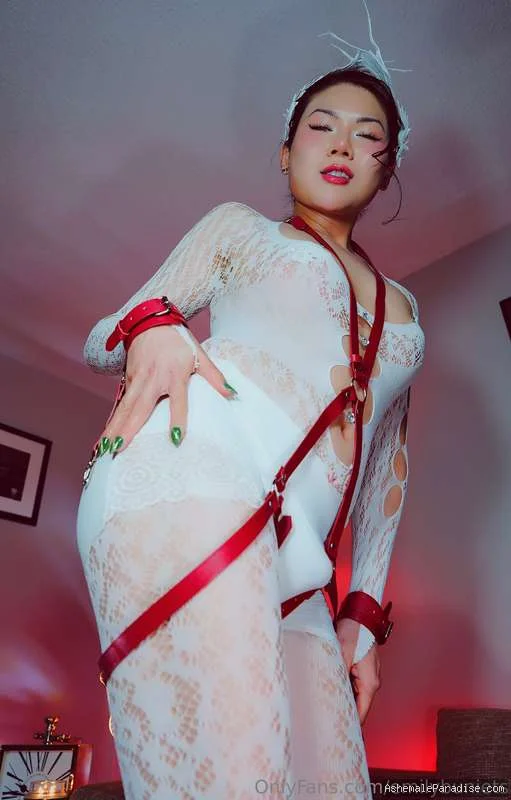 Emily Bun — Emily Bun — 8 fotos — OnlyFans Photos