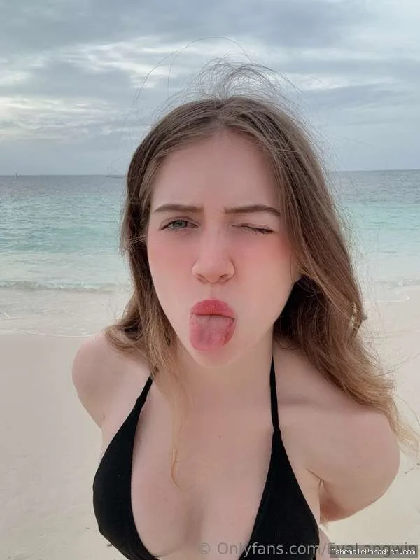 Eva Lang — Eva Lang — 10 fotos — OnlyFans Photos