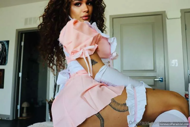 Eva Maxim — Eva Maxim — 27 fotos — OnlyFans Photos