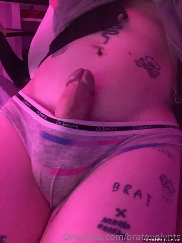 Evelyn Tumbles — Evelyn Tumbles — 28 fotos — OnlyFans Photos