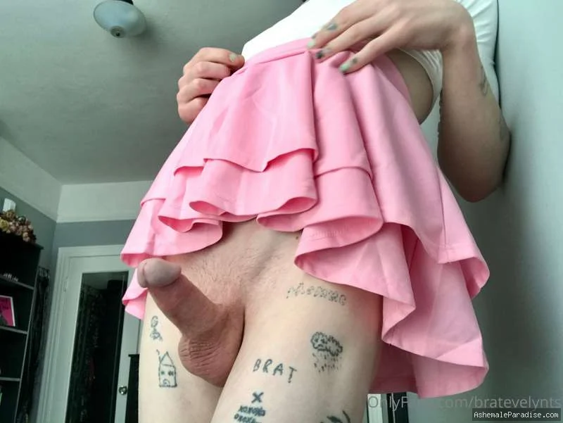 Evelyn Tumbles — Evelyn Tumbles — 28 fotos — OnlyFans Photos